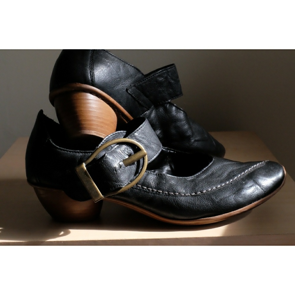 Vintage Leather Buckle Shoes